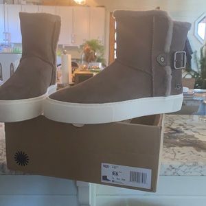NWT UGG Aika Sneaker Bootie sz 9.5 Grey Taupe